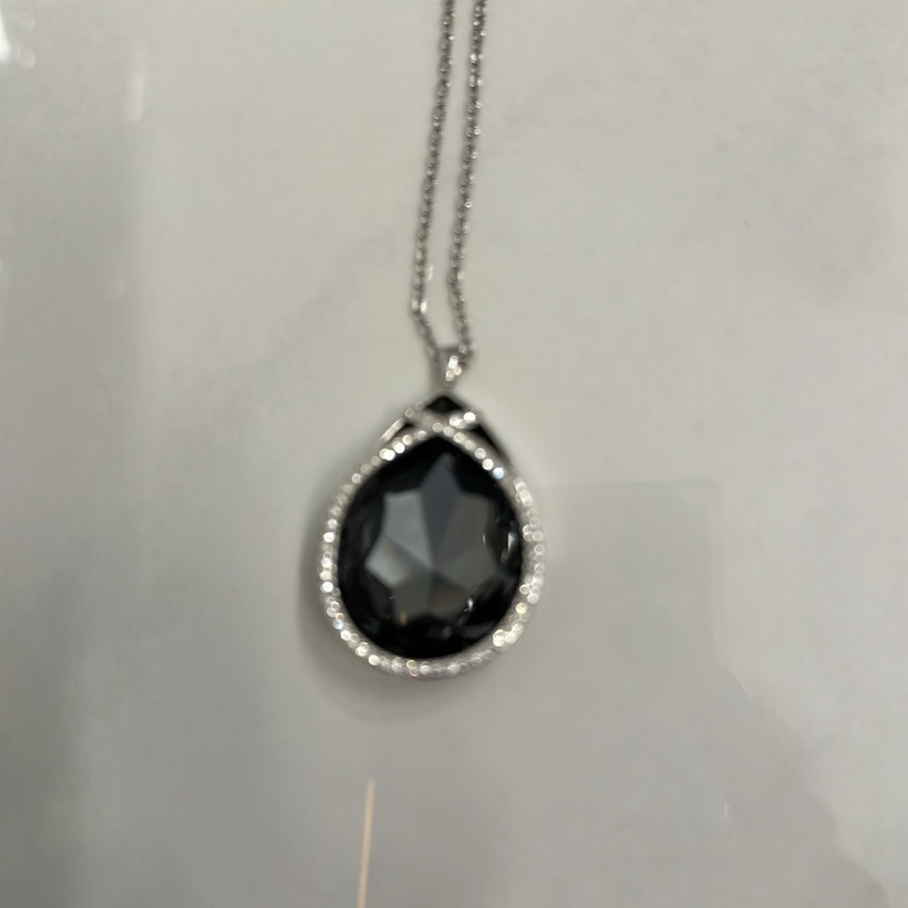 Swarovski Necklace Excellent Condition - Picture 4 of 5